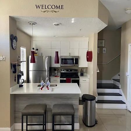 Beautiful Town Home 5 Miles From Disney Entrance